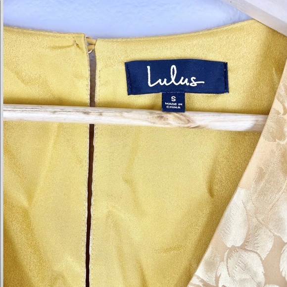 Lulu’s Women’s Gold Leaf Print Mini Dress Size Small Summer Spring Dresses - Picture 3 of 11